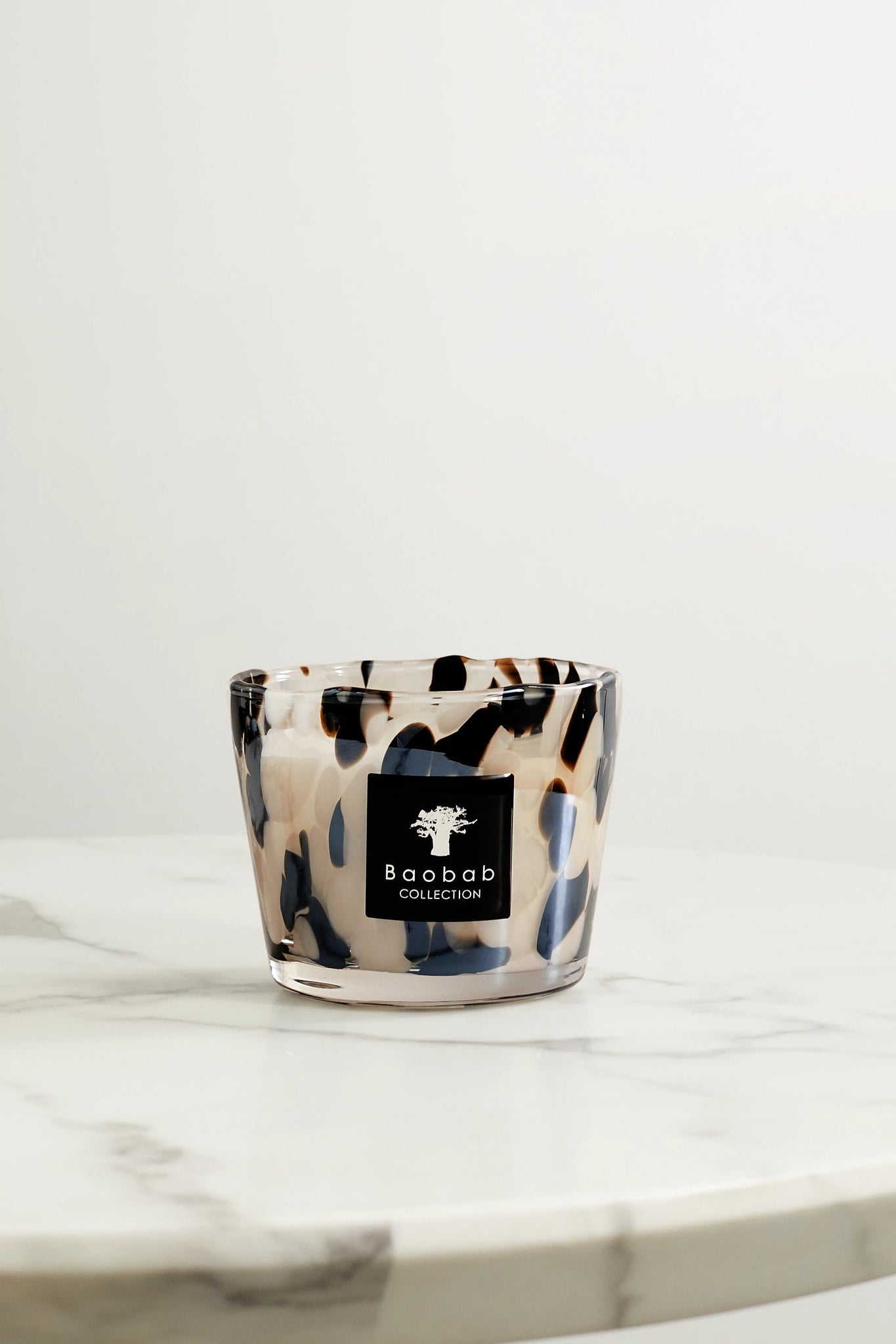 Baobab Black Pearls Max 10 scented candle
